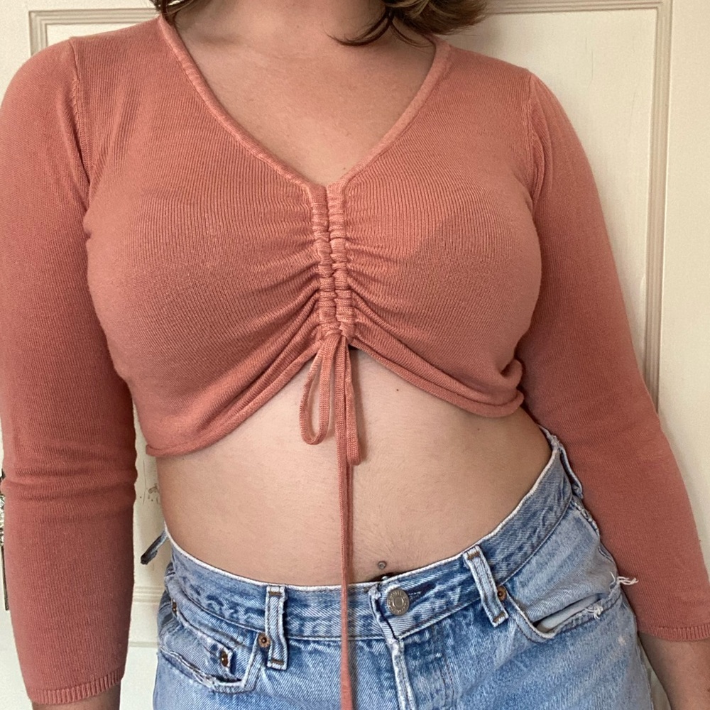 Cutest rose pink drawstring cropped sweater from Urban Outfitters 💐
